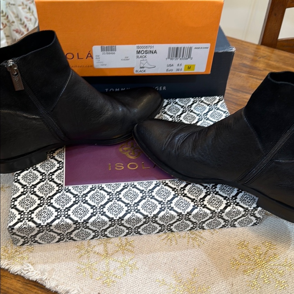 Isola Mosina Black Leather bootie 8.5 M